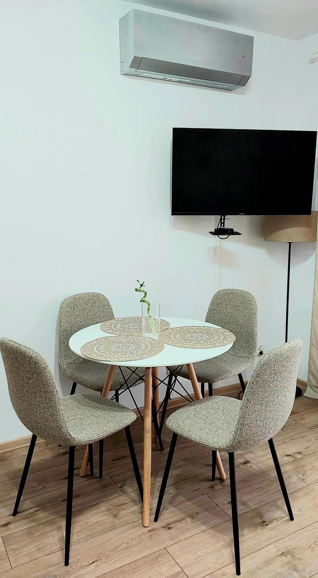 Apartment By The River With Terrace, Basen, Sauna, Jacuzzi, Fitness