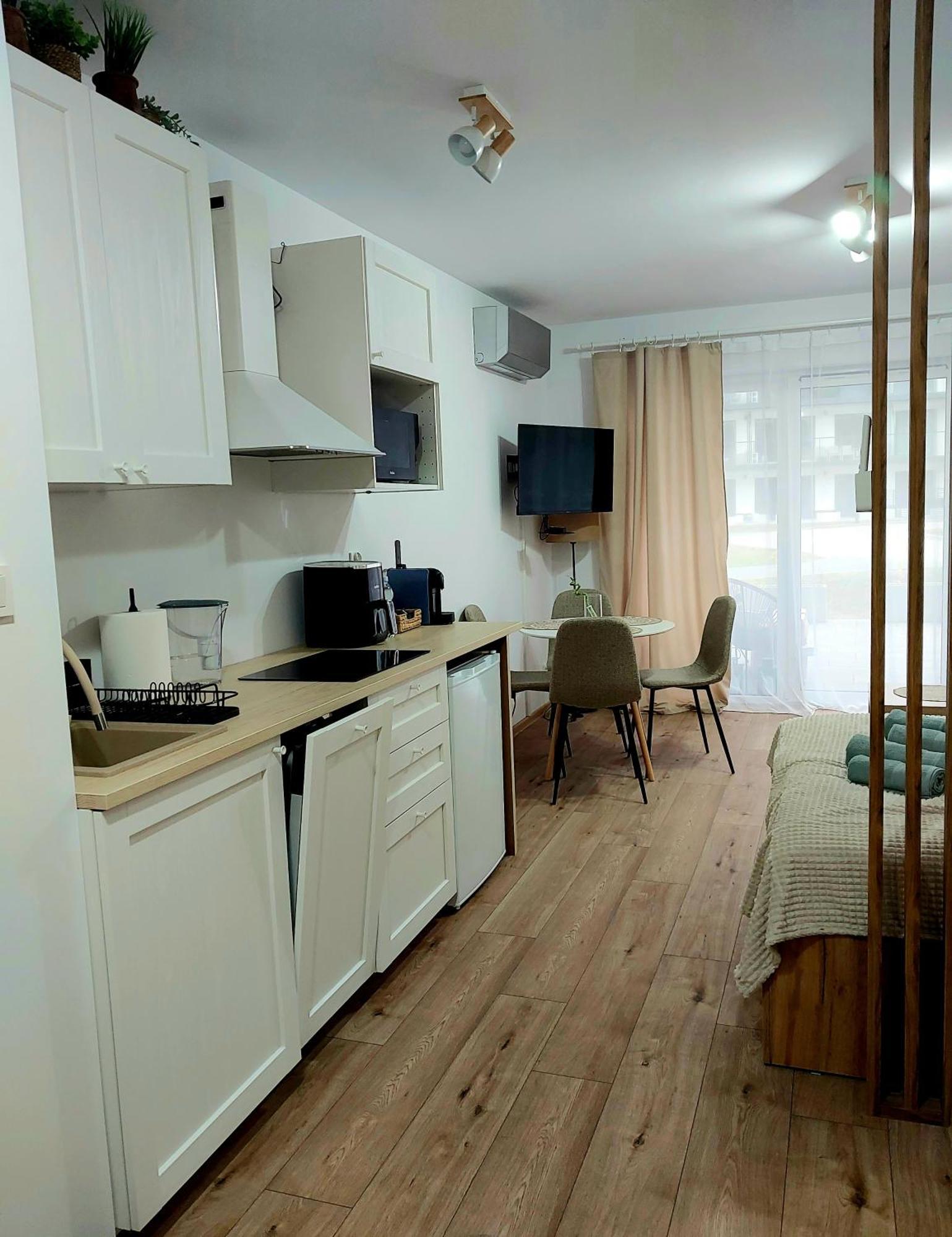 By The River With Terrace, Basen, Sauna, Jacuzzi, Fitness Apartment Dziwnów