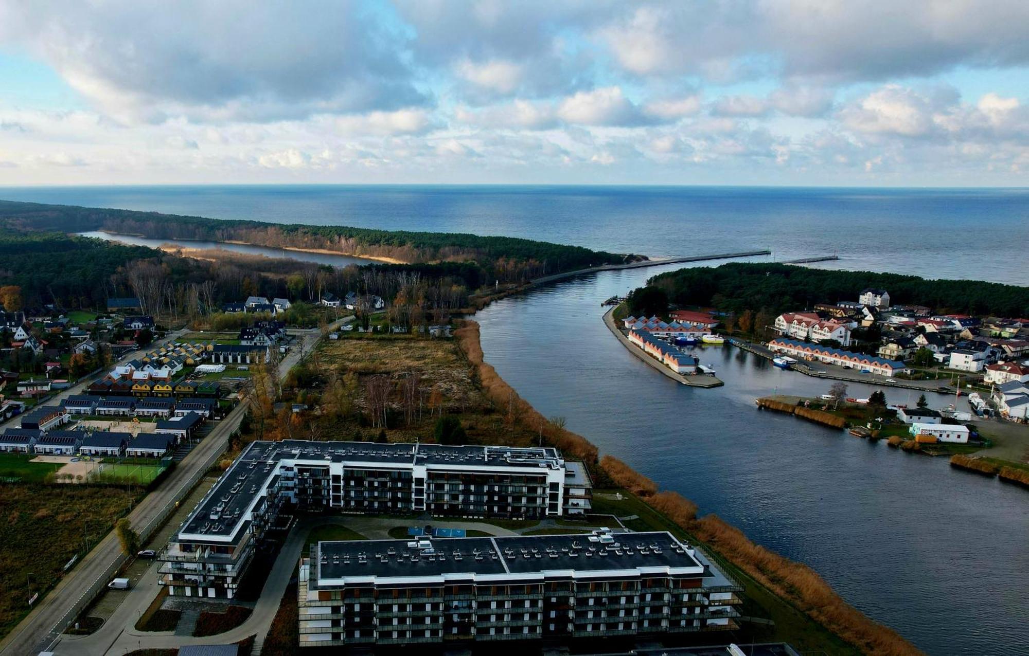 By The River With Terrace, Basen, Sauna, Jacuzzi, Fitness *